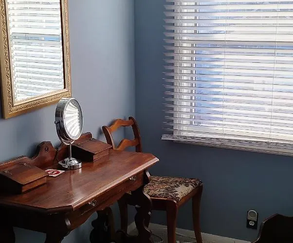 Well-appointed Cozy Portage Park Apt, Dogs, Kids, Free Parking, 420 Compliant * Chicago