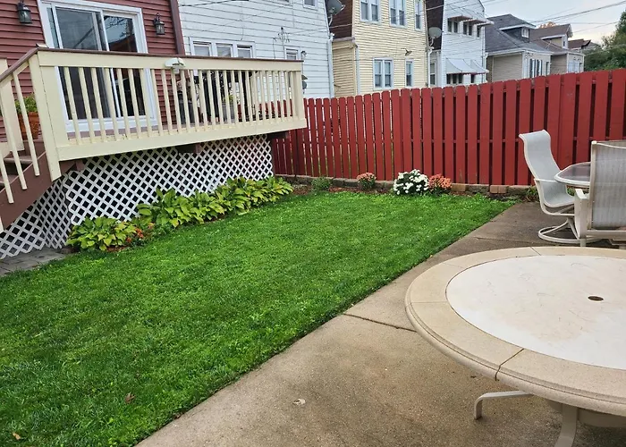 Well-appointed Cozy Portage Park Apt, Dogs, Kids, Free Parking, 420 Compliant