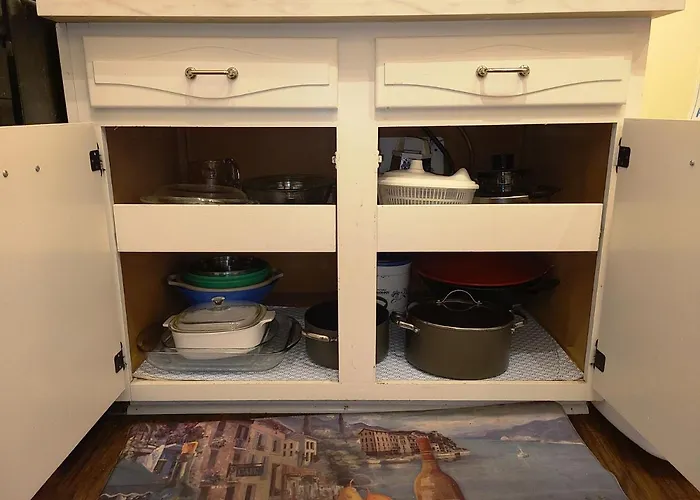Well-appointed Cozy Portage Park Apt, Dogs, Kids, Free Parking, 420 Compliant