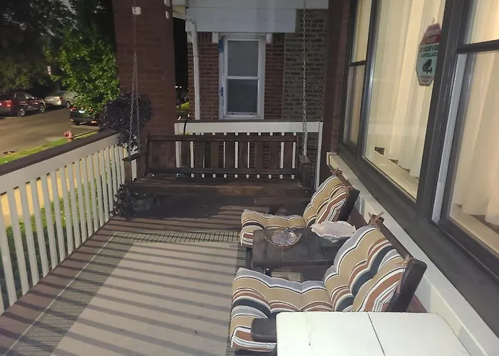 Well-appointed Cozy Portage Park Apt, Dogs, Kids, Free Parking, 420 Compliant Apartment Chicago