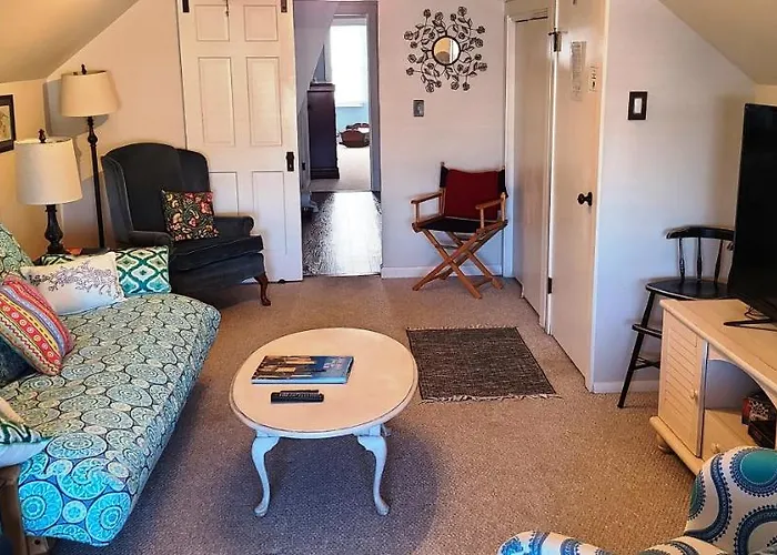 Apartment Well-appointed Cozy Portage Park Apt, Dogs, Kids, Free Parking, 420 Compliant *