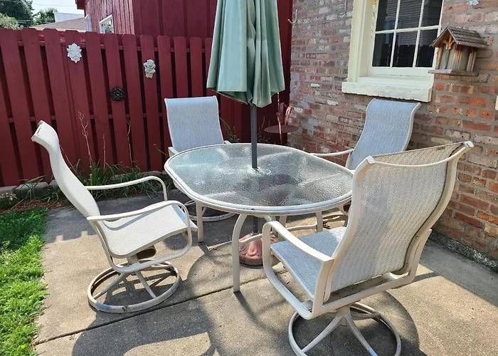 Well-appointed Cozy Portage Park Apt, Dogs, Kids, Free Parking, 420 Compliant * Chicago