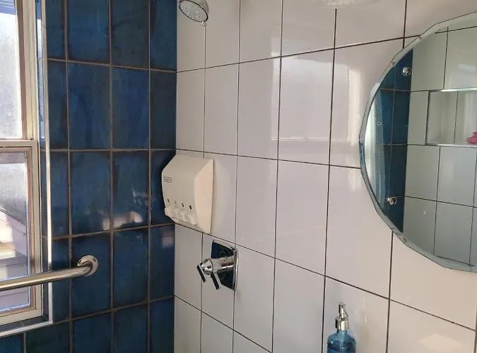 Well-appointed Cozy Portage Park Apt, Dogs, Kids, Free Parking, 420 Compliant Apartment *