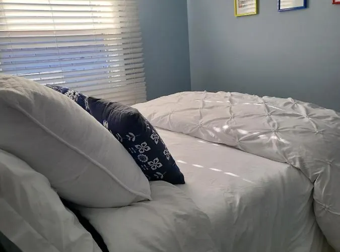Well-appointed Cozy Portage Park Apt, Dogs, Kids, Free Parking, 420 Compliant * Chicago