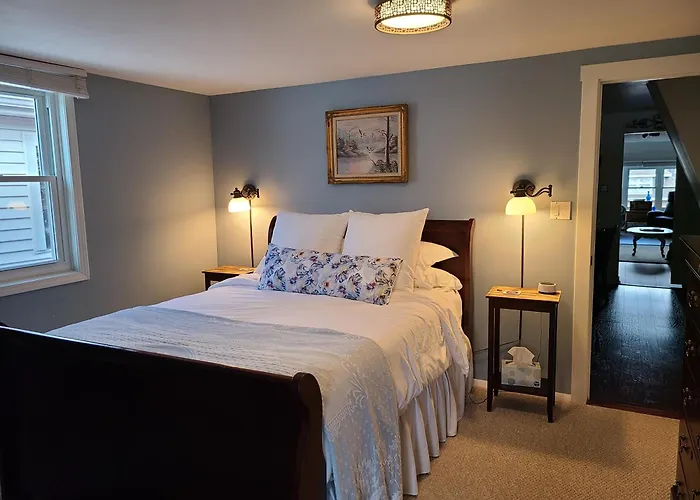 Well-appointed Cozy Portage Park Apt, Dogs, Kids, Free Parking, 420 Compliant * Chicago