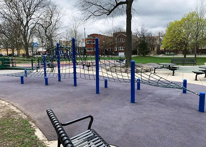Apartment Well-appointed Cozy Portage Park Apt, Dogs, Kids, Free Parking, 420 Compliant *