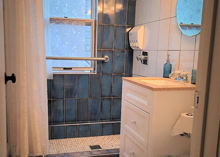 Well-appointed Cozy Portage Park Apt, Dogs, Kids, Free Parking, 420 Compliant Apartment Chicago