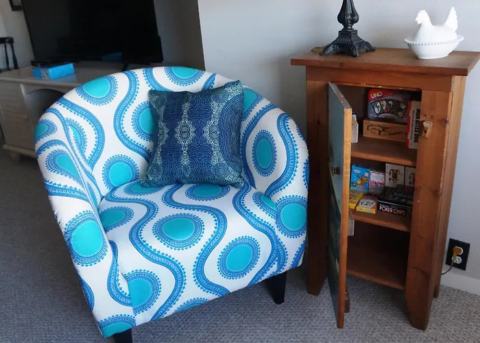 Apartment Well-appointed Cozy Portage Park Apt, Dogs, Kids, Free Parking, 420 Compliant